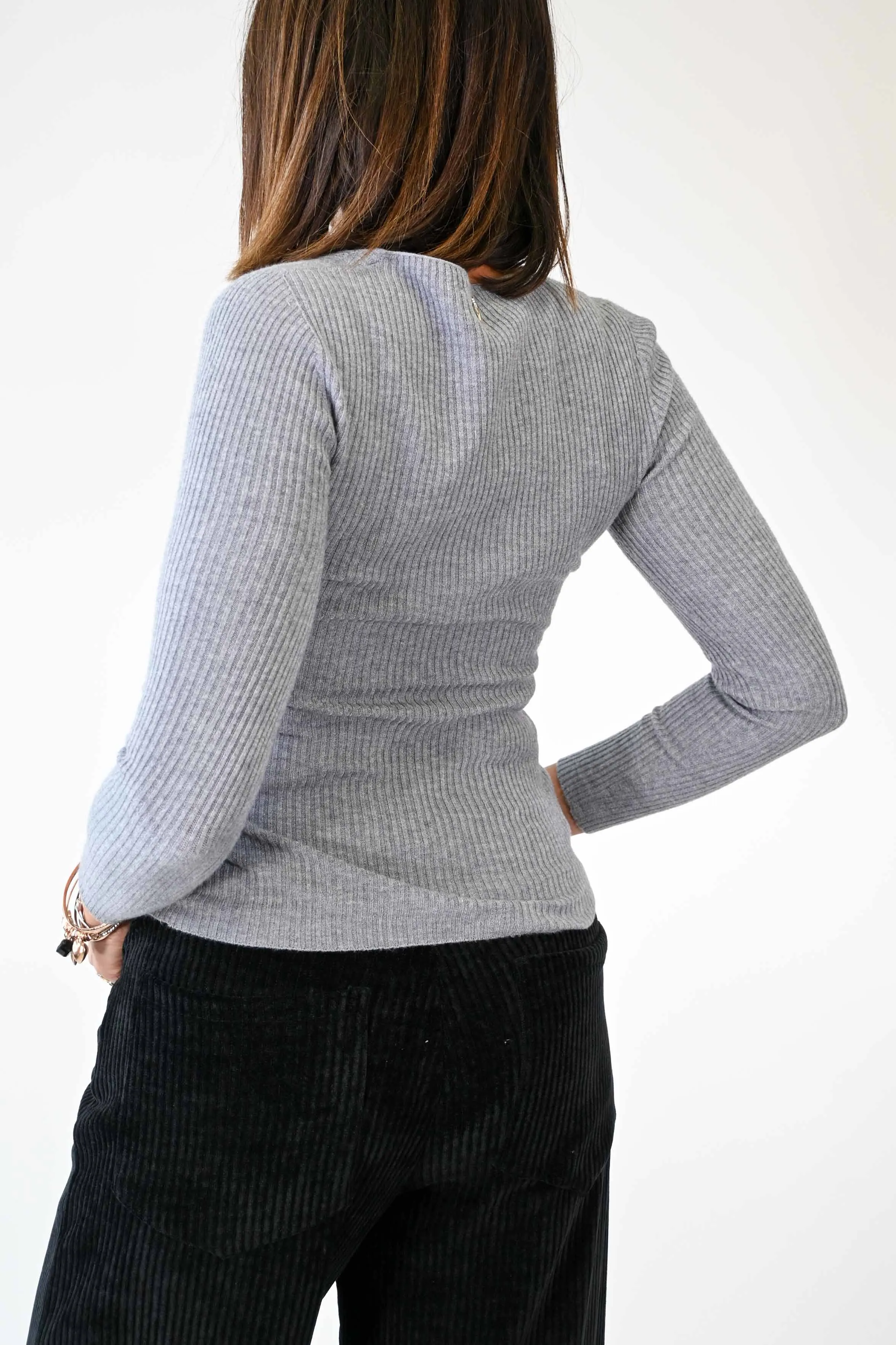 MAGLIA SCOLLO V A COSTINE ELASTICIZZATA COLOR GRIGIO